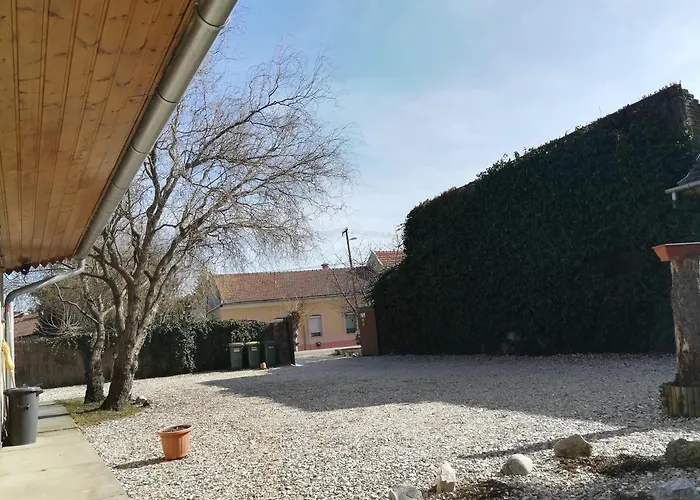 Szent Istvan Panzio Bed & Breakfast 3*